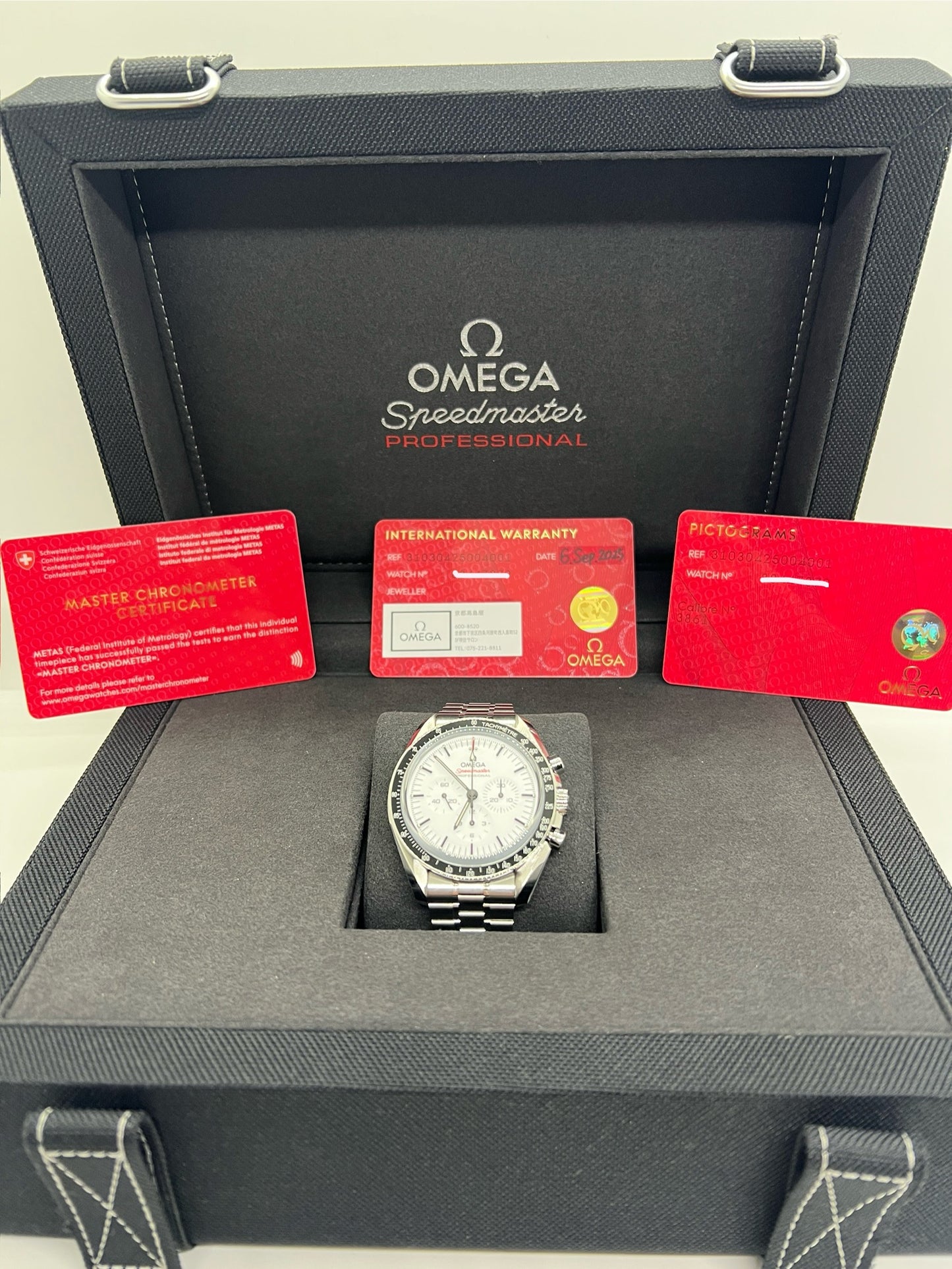 Omega Speedmaster 31030425004001